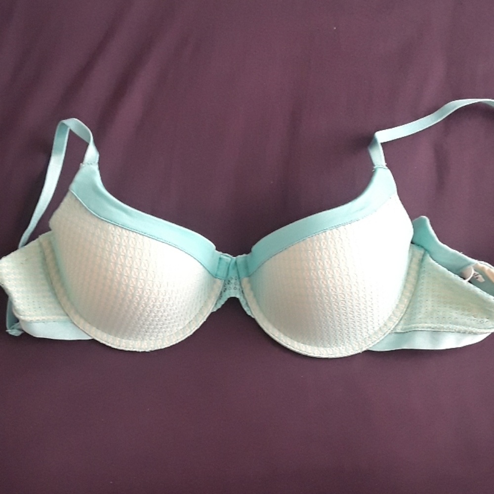 Bras - Picture 4 of 8